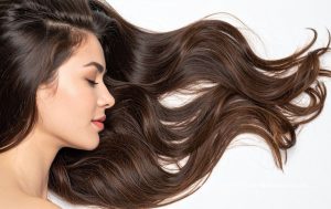 cheveux longs et volumineux